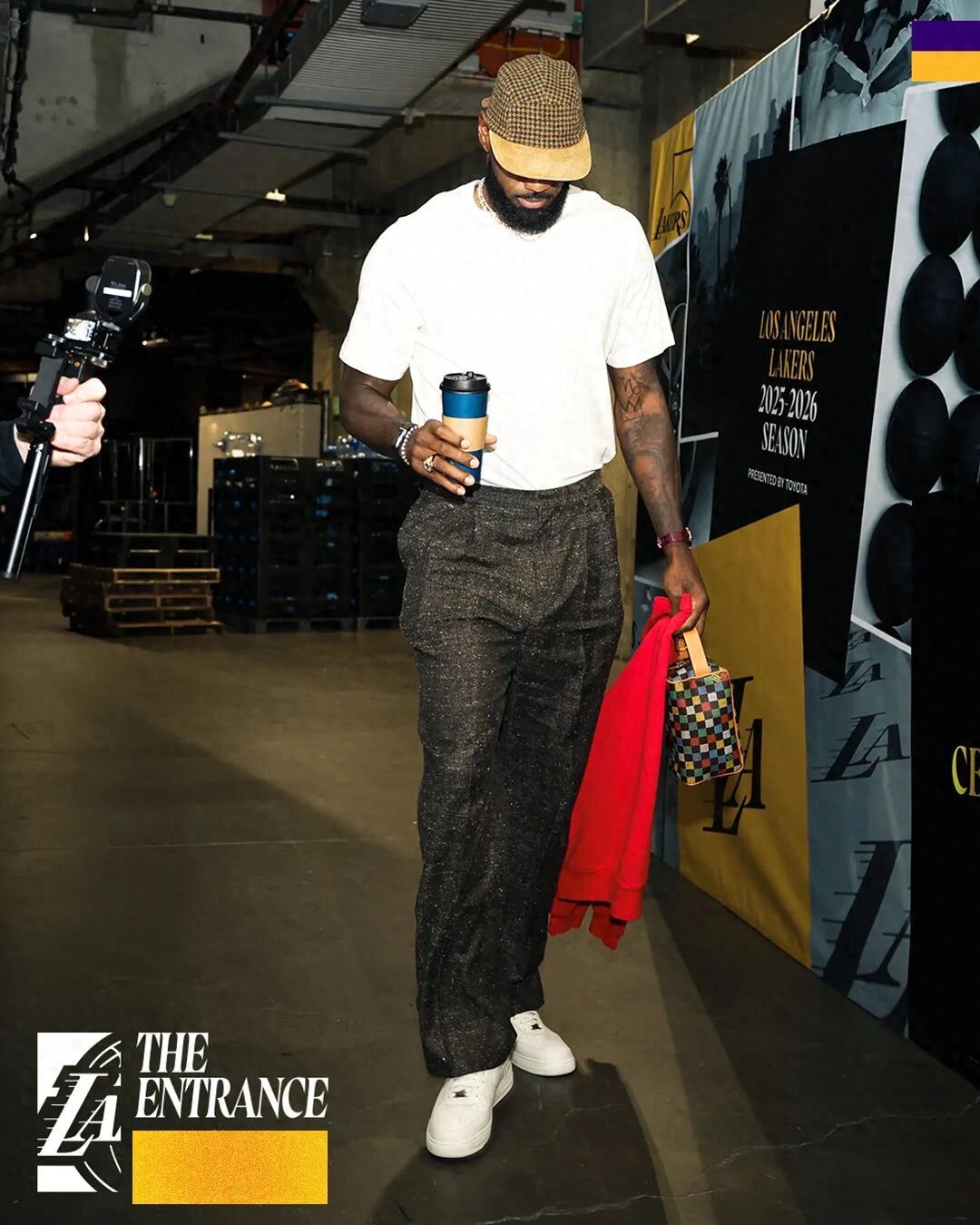 Lakers defeated the Warriors, Kennard's debut was flawless! Green taunted LeBron and committed multiple flagrant fouls!