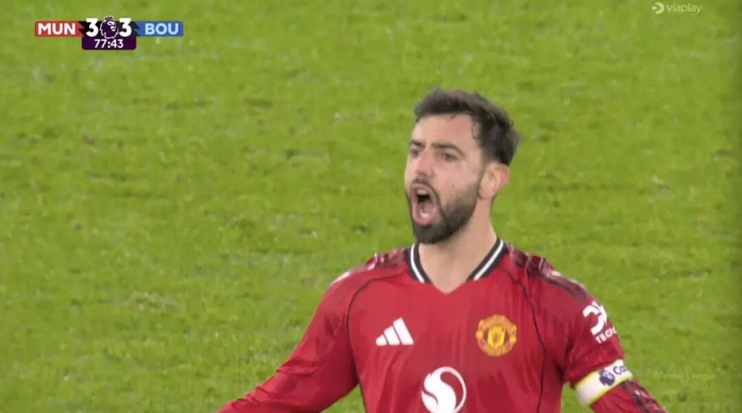 It has been revealed that Manchester United teammates suspect Bruno Fernandes is already considering leaving the club and is currently negotiating with Ralf Rangnick, while the club's leadership is unhappy with his public complaints.