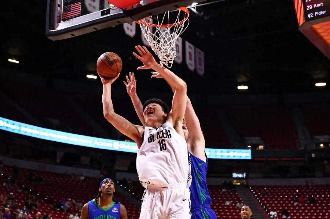 Yang Hansen's strongest performance in the Summer League, showing ease and delivering a powerful dunk