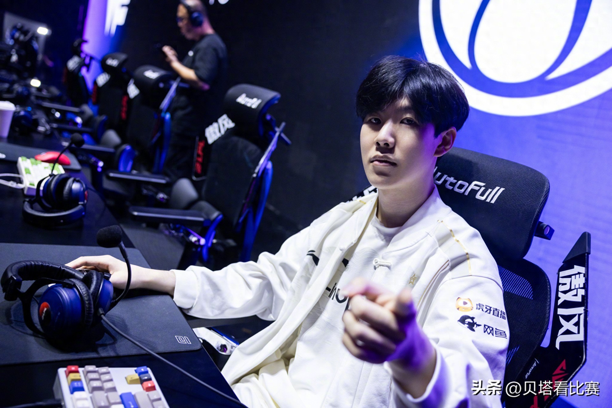 Overseas fans are buzzing about T1 eliminating IG: Theshy looks like a T1 spy! The tournament format is terrible; IG should enter the Swiss stage.