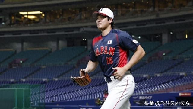 Shohei Ohtani's appearance at practice caused a fan frenzy, prompting the stadium to urgently broadcast: "Please return to your seats."
