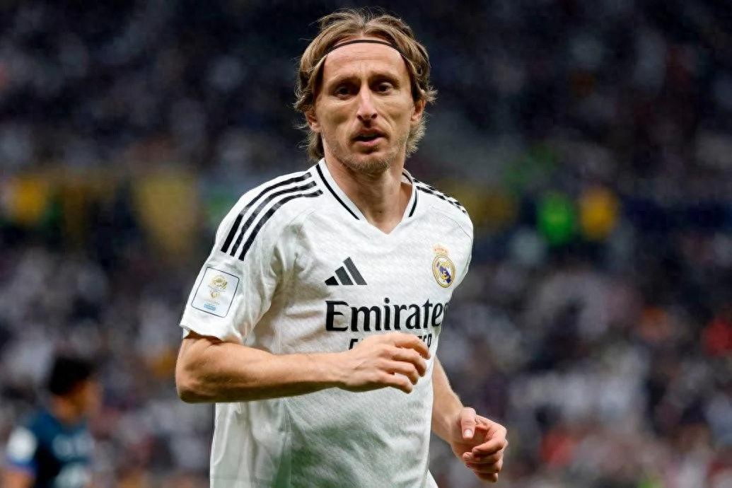 Two of football's top legends, Kevin De Bruyne and Luka Modric, could join Serie A