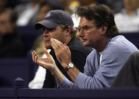 Connors harshly criticized Alcaraz for not having a Plan B in the Wimbledon final; German player Petkovic slammed the final as a disappointment.