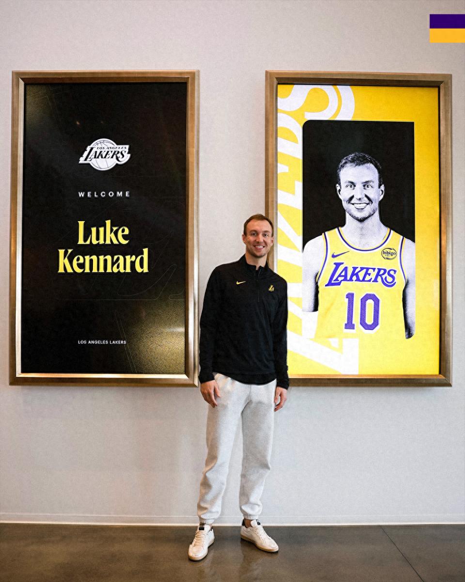 Kennard makes his debut at the Lakers training facility! He could make his first appearance against the Warriors as soon as tomorrow, having scored more in high school than LeBron did.