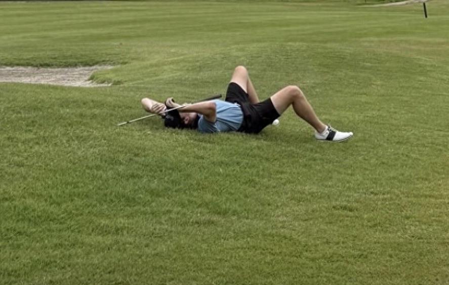 After signing a max contract extension, a moment of Reeves was revealed! He lay on the golf course with complete relief, eager to win a championship for the Lakers.