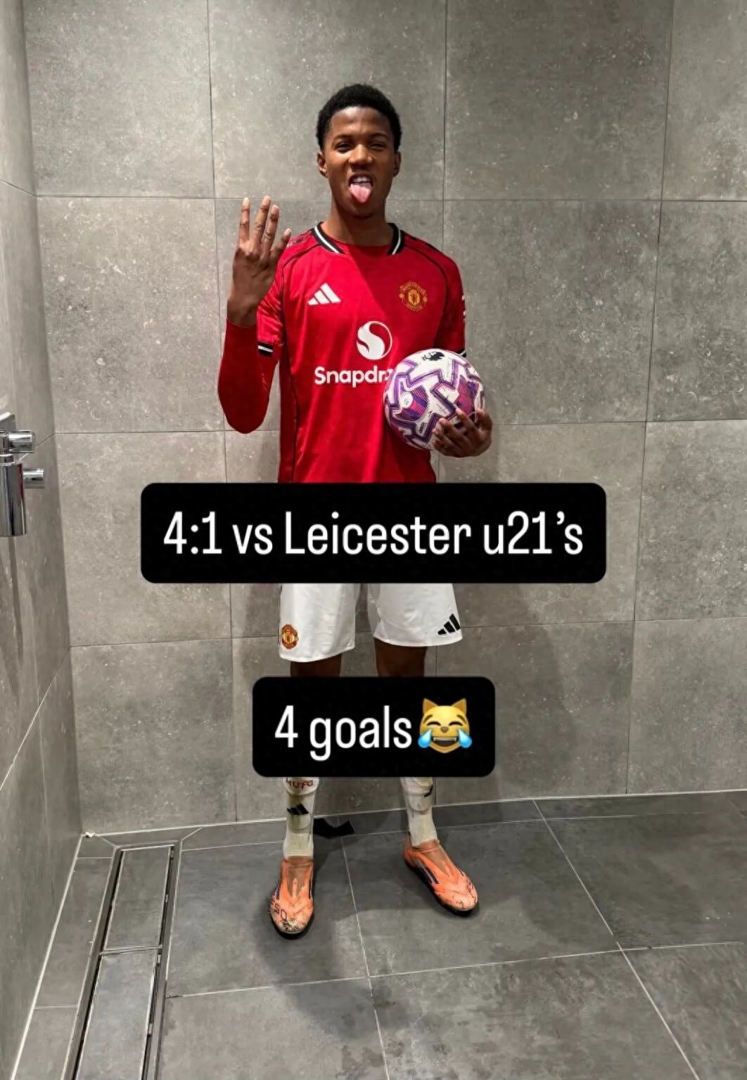 Manchester United's young talent scores four goals, aiming to replace Zirkzee next season! Carrick's son nearly ejected while watching the match