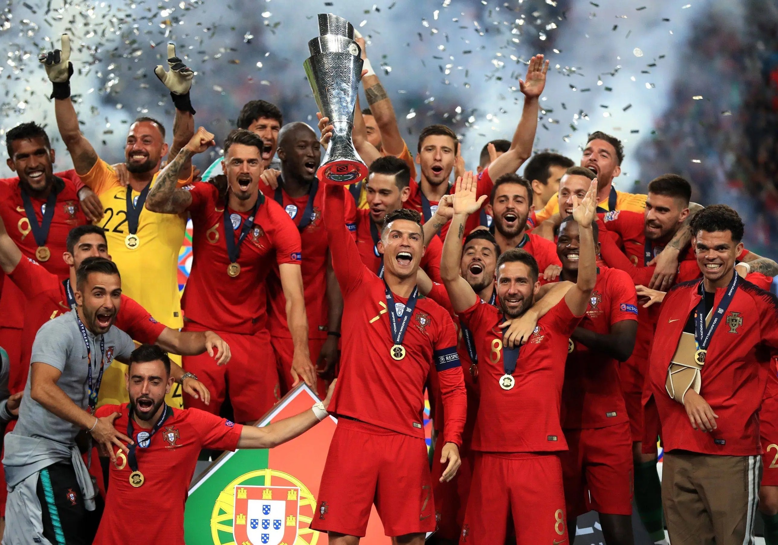 The Portuguese national team is really blessed at the age of 40, Ronaldo is less than 29 years old, and he can fight for another 10 years