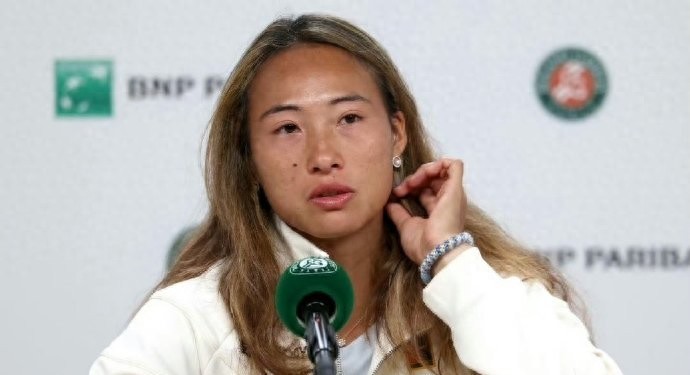 Saying goodbye to the 2025 red clay, Zheng Qinwen choked up: I am experiencing wind and rain