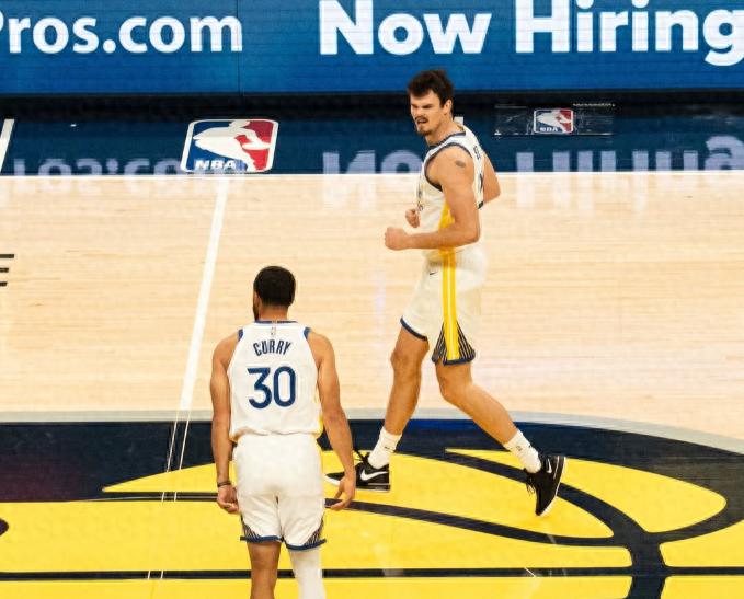 Curry shot 4 of 15 from three, Butler posted 20 points, 6 rebounds, and 7 assists, while Nesmith scored 31 as the Pacers defeated the Warriors to end their five-game losing streak.