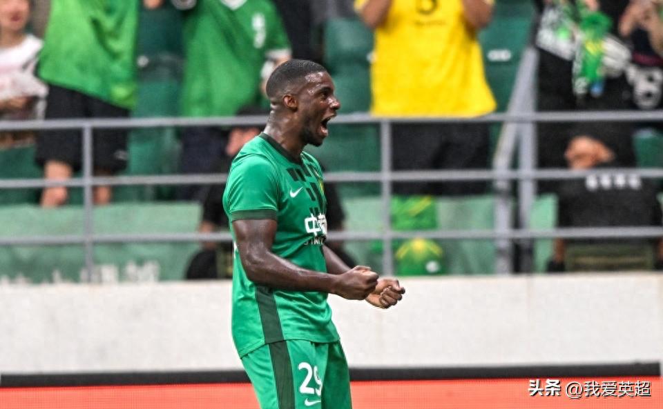 Beijing Guoan extends unbeaten run to 6 matches in the Chinese Super League! Guoan beats Zhejiang 2-1, with Wang Yudong providing an assist, and 35-year-old Zhang Xizhe coming off the bench to score a last-minute winner and hit the post.