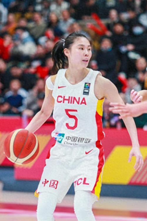 World Cup Qualifiers - Wang Siyu scored 17 points in the first half, all five starters reached double figures, Chinese women's basketball team defeats South Sudan.