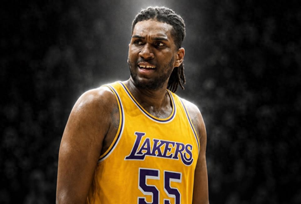 Lakers sign former Warriors center Kevon Looney to a one-year, $3.9 million deal, will compete with Cavaliers and others for Jonathan Kuminga