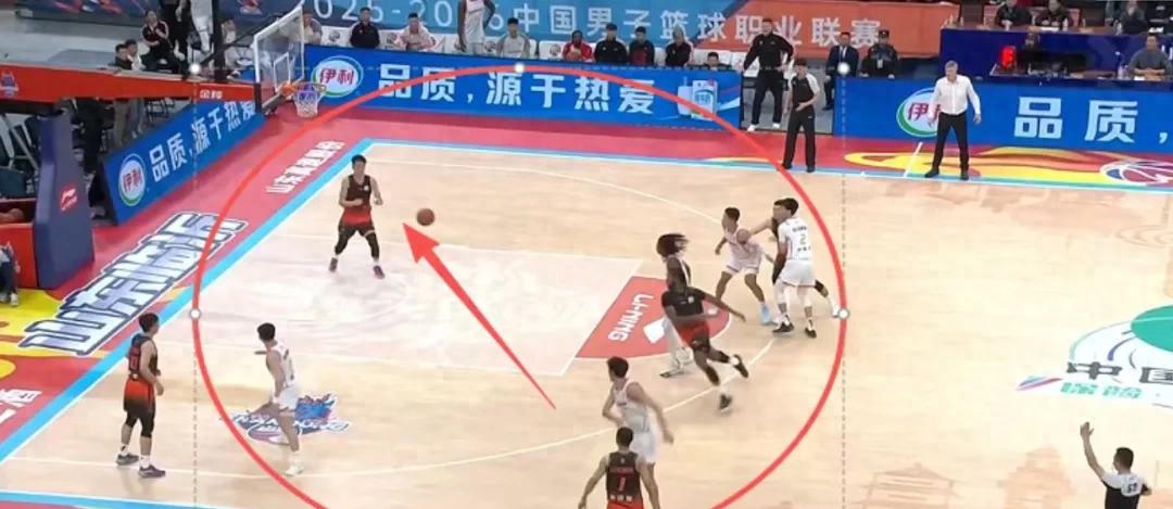 Down by 3 points, yet choosing to go for 2! What’s going on with the national team’s starting guard?