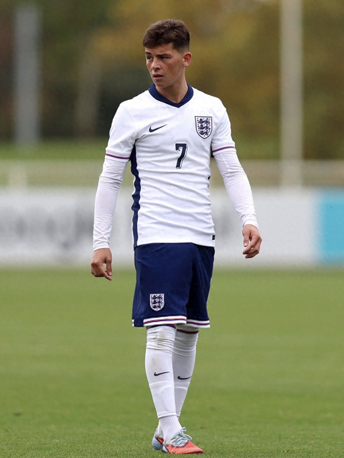 Manchester United is preventing their youth prospect, Foden, from making an early debut! Concerned about repeating Aoki&#39;s mistakes, they believe he is not yet ready to play.