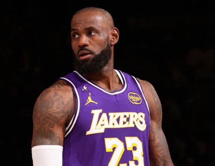 Reports reveal that the Lakers and LeBron James are ready to part ways! Is his departure inevitable? At least three teams are interested in signing him.