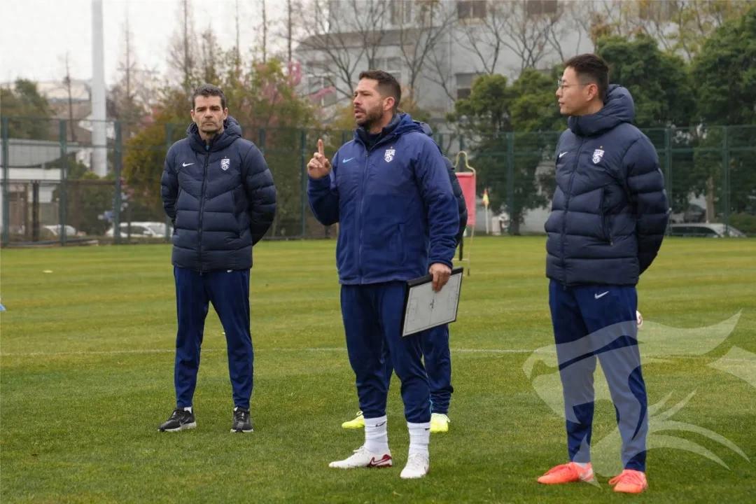 Wuhan Three Towns have met the quality standards for the first phase of winter training, with four new foreign players set to join the team in Thailand.