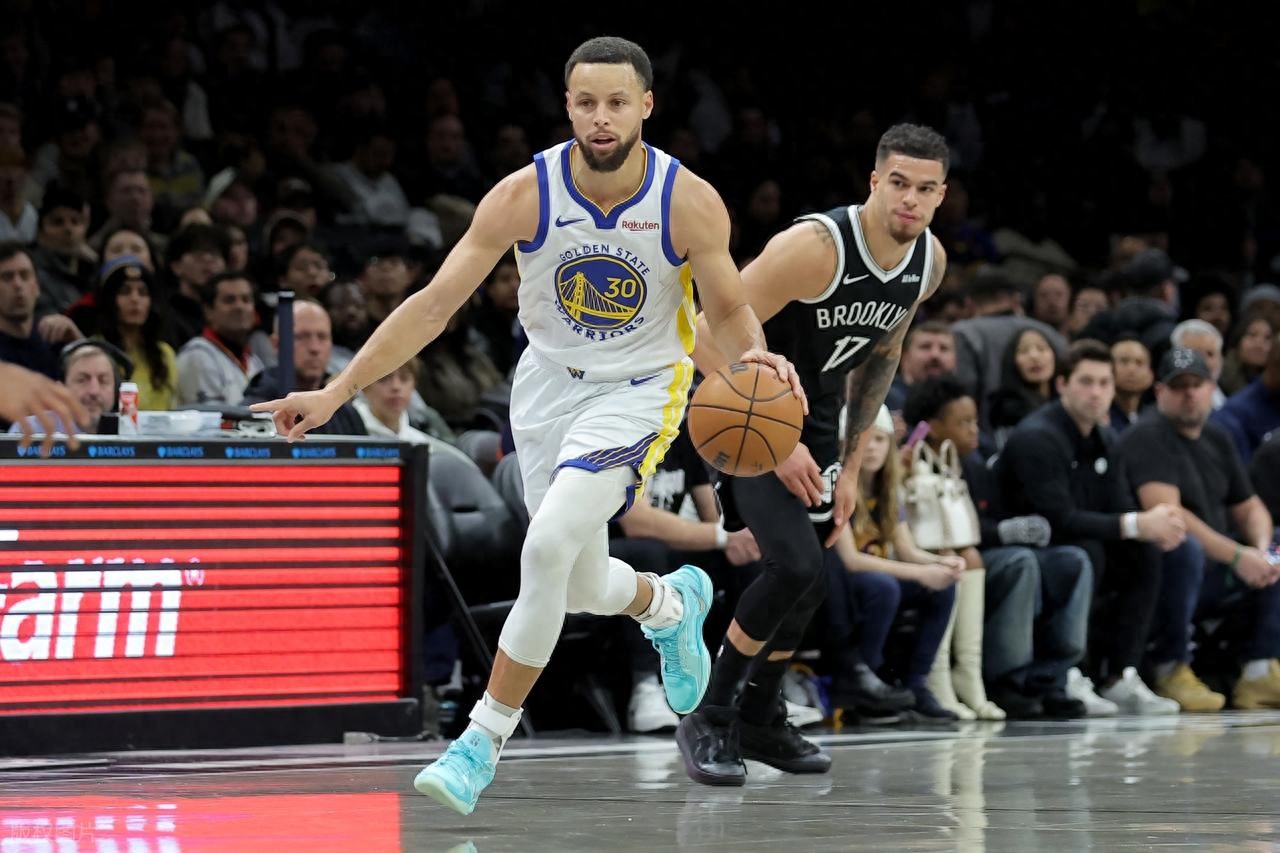Bench players explode! Curry scores 27 points, sets new all-time scoring record; Warriors use 13 players with 12 scoring to crush the Nets