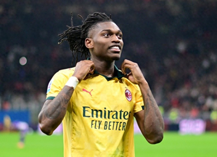 Mail: Premier League trio plus Real Madrid eyeing Leao, Milan sets price at £60 million, market value €65 million.
