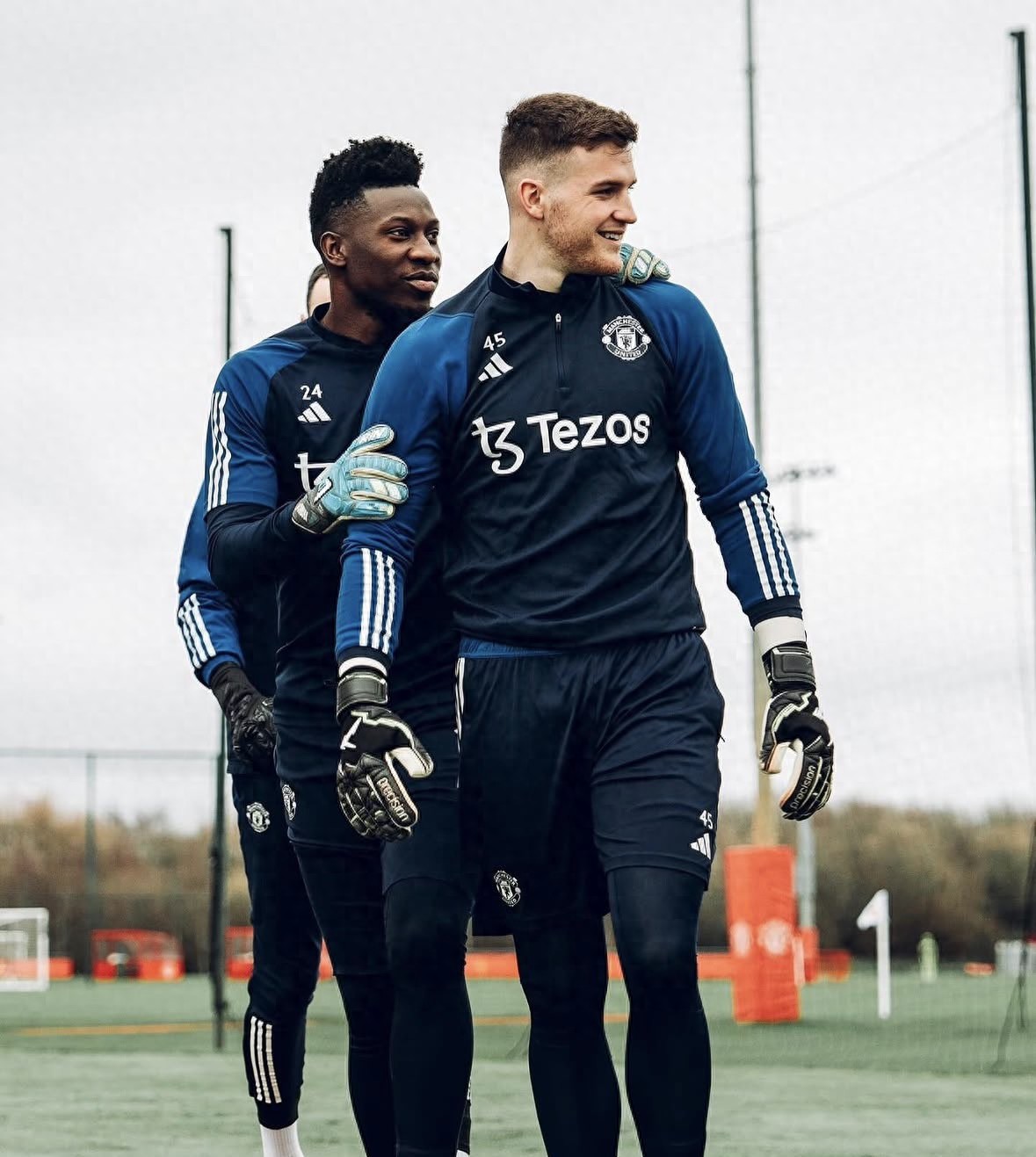 Manchester United officially announced Onana's departure, negotiating to sign a free agent as his replacement. The renewed 'homegrown' contract will continue as backup.