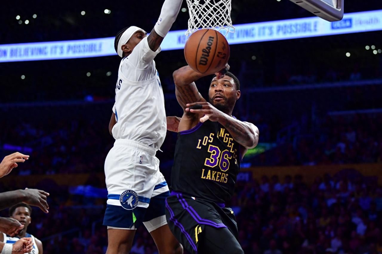 LeBron absent, dual stars erupt! Doncic 31+11+11, Reaves 31 points, Lakers easily defeat Timberwolves.