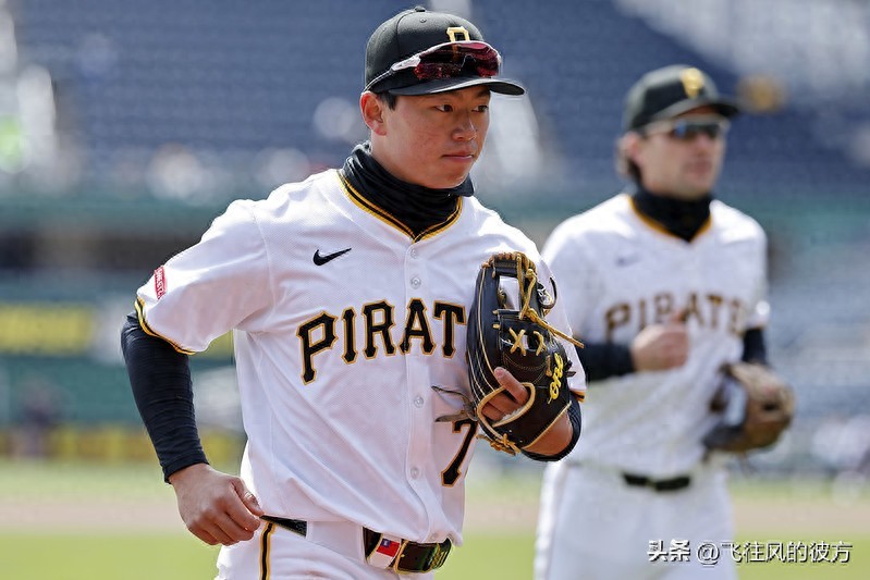Jung Jong-chol, who was DFA'd by the Pittsburgh Pirates, was claimed off waivers by the Tampa Bay Rays.
