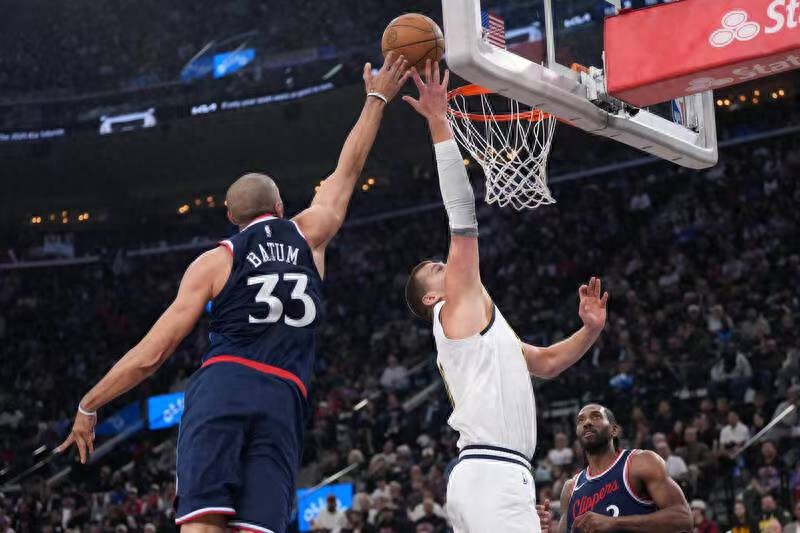 Batum looked down on Jokic, who was the invisible hero of the Clippers' efforts to knock the NBA first-round playoffs out of G7