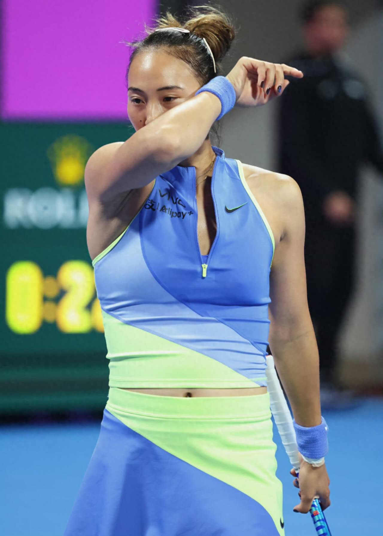 Foreign media praise Zheng Qinwen as the female Alcaraz, while domestic opinions are divided: old issues reemerge or is there hope?