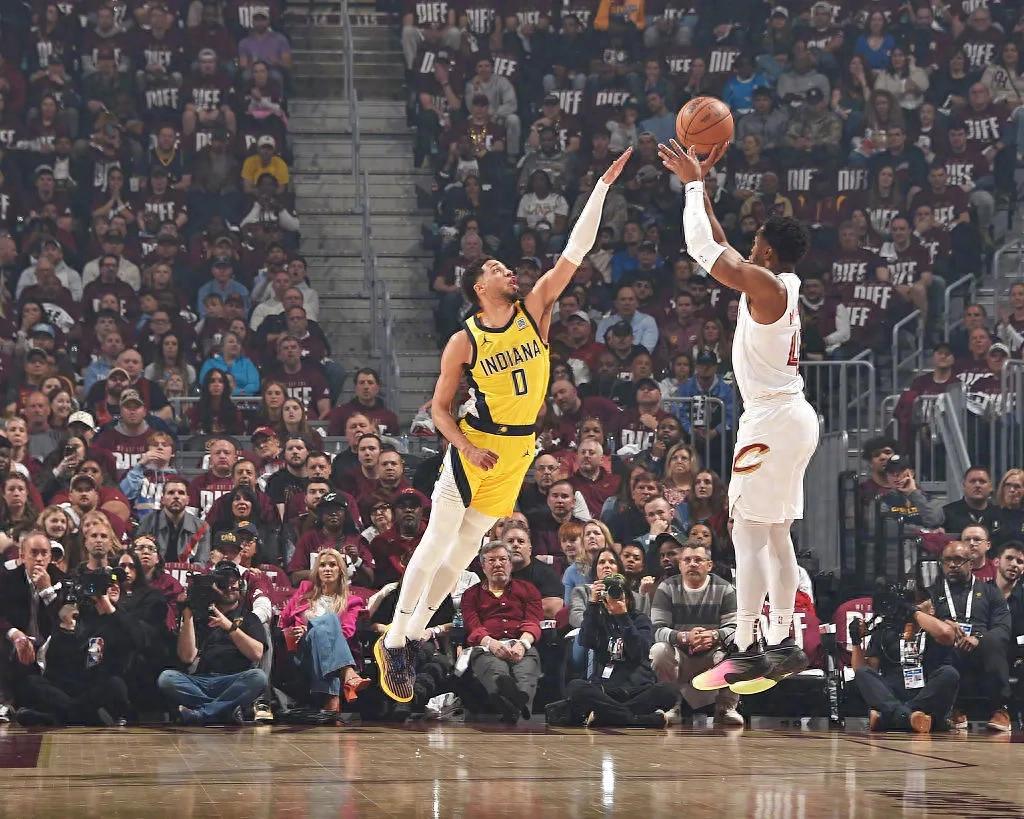 The defending champion suffered a 20-point reversal! Crazy 60 three-point shots! Witness the history of the NBA