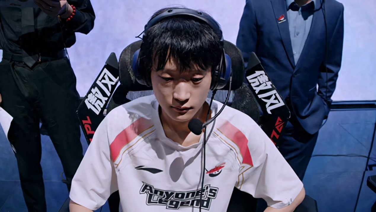 LPL Four Emperors Awakened in the Mid Single, Knight Returned with a Fiasco! Tabe was once again a god and advanced to MSI for the third time