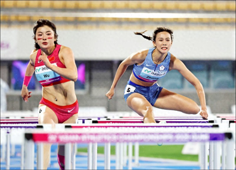Competing with Wu Yanni, "Hurdle Sweetheart" Zhang Boya missed the medal at the 2025 Track and Field Asian Championships