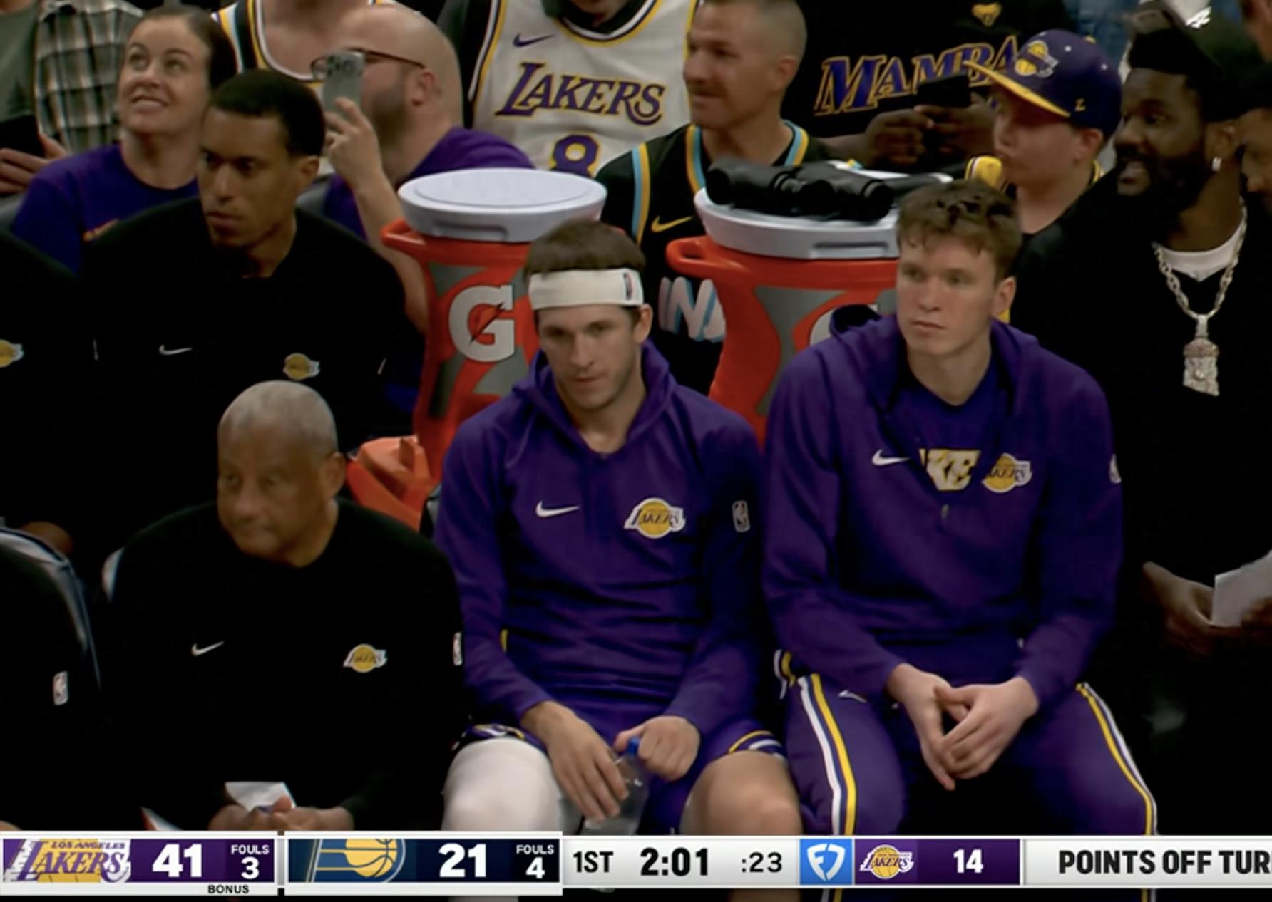 LeBron James' son Bronny, replacing Knecht in the rotation, contributed a super dunk.