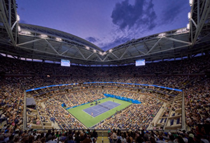 Alcaraz once again bageled Djokovic to break Federer’s record, Xiaomi’s spicy star unexpectedly falters, and three Chinese women advance in doubles.