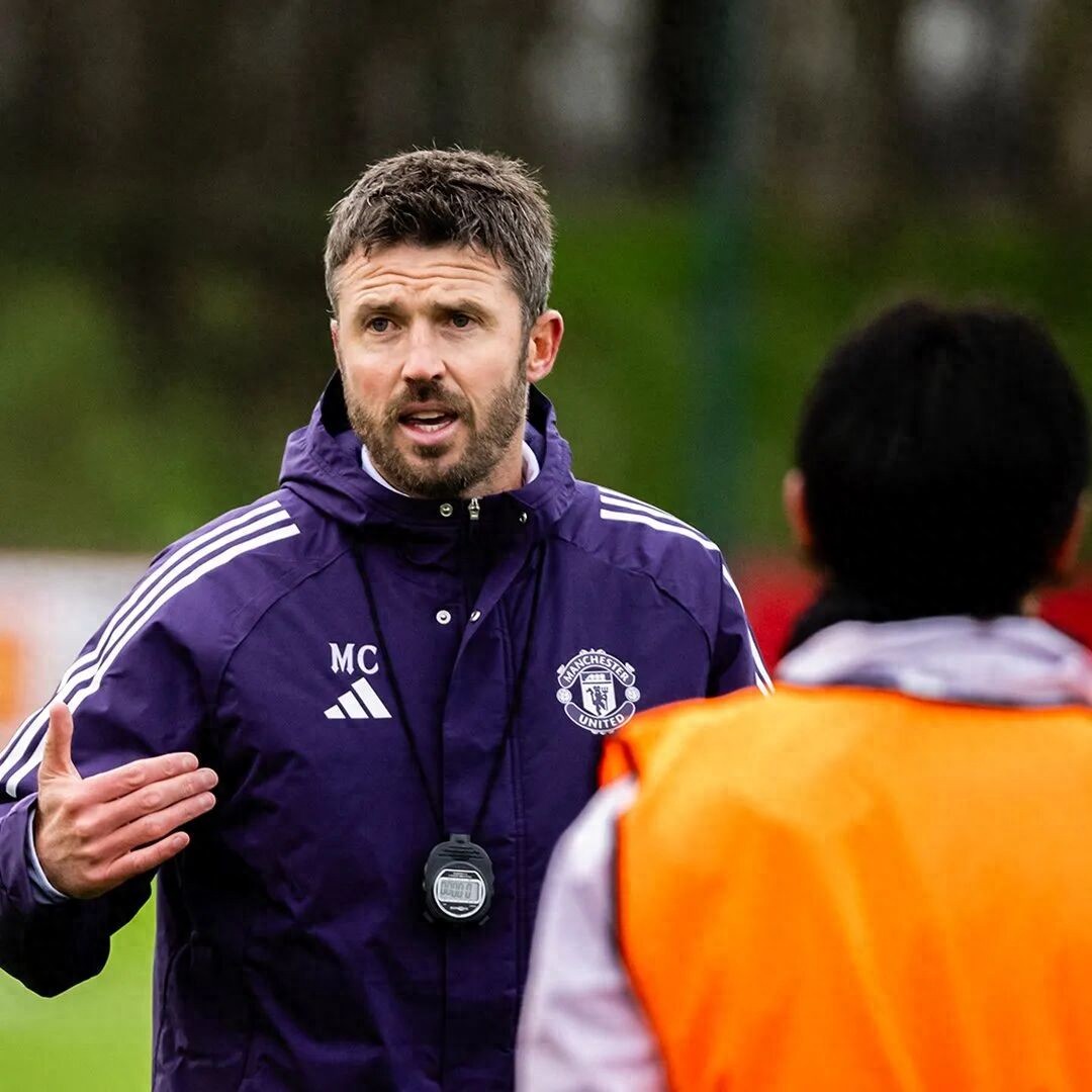 Carrick leads Manchester United’s first training with two key players returning for the Manchester City clash, as a top executive watches from the sidelines! Winning 11 matches is required to reach the Champions League.