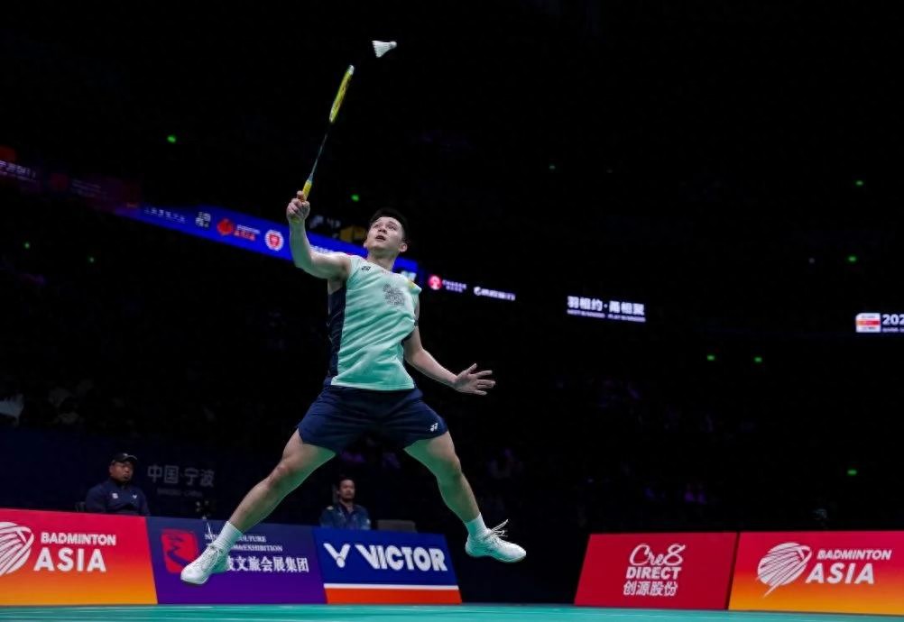 Kunlavut defeated Lu Guangzu again after the Asian Championships and won the 2025 Singapore Badminton Super 750 tournament