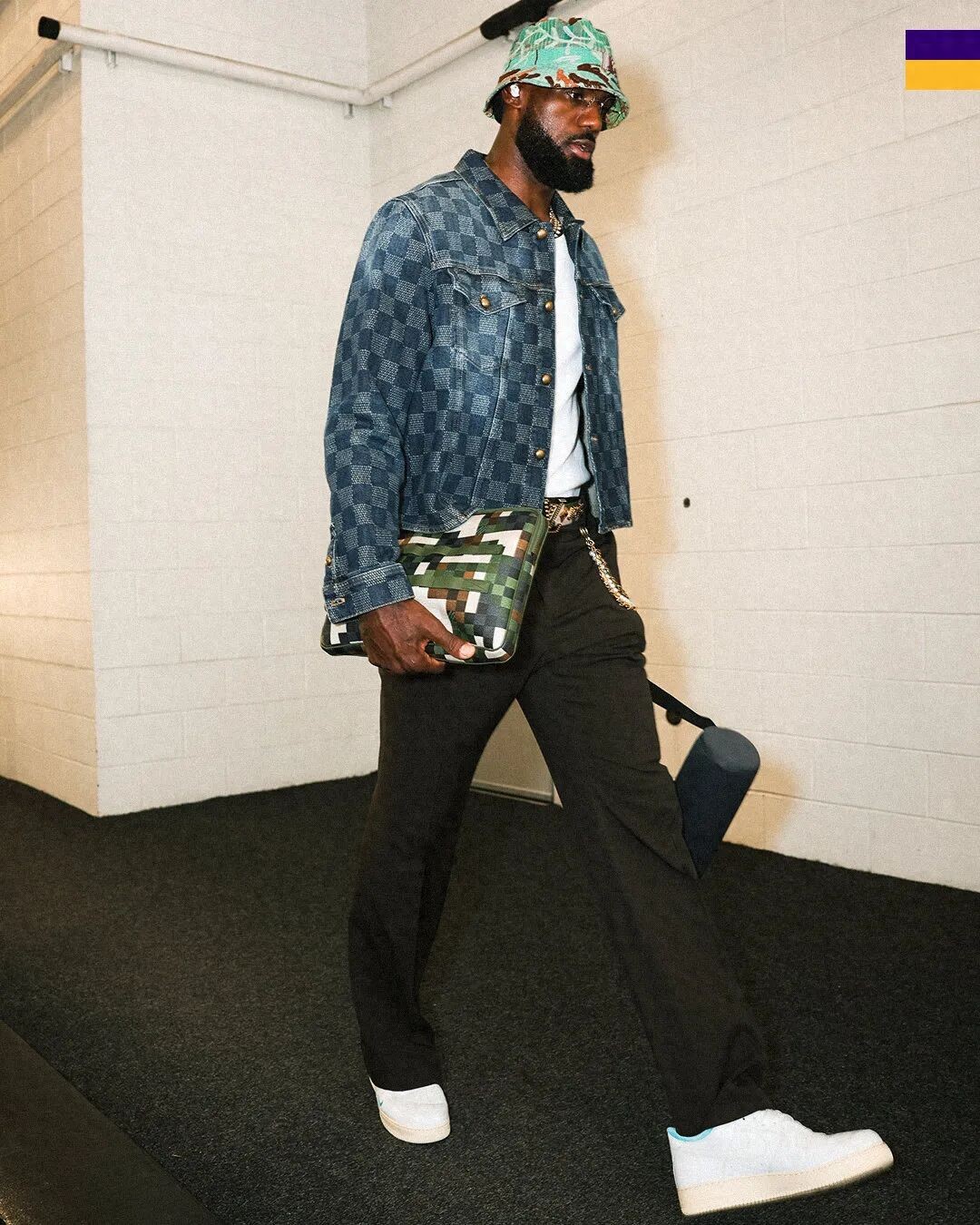 James hits the tying three-pointer, Smart makes a crucial play! Lakers lead 3-0 over Rockets, one step into the next round.