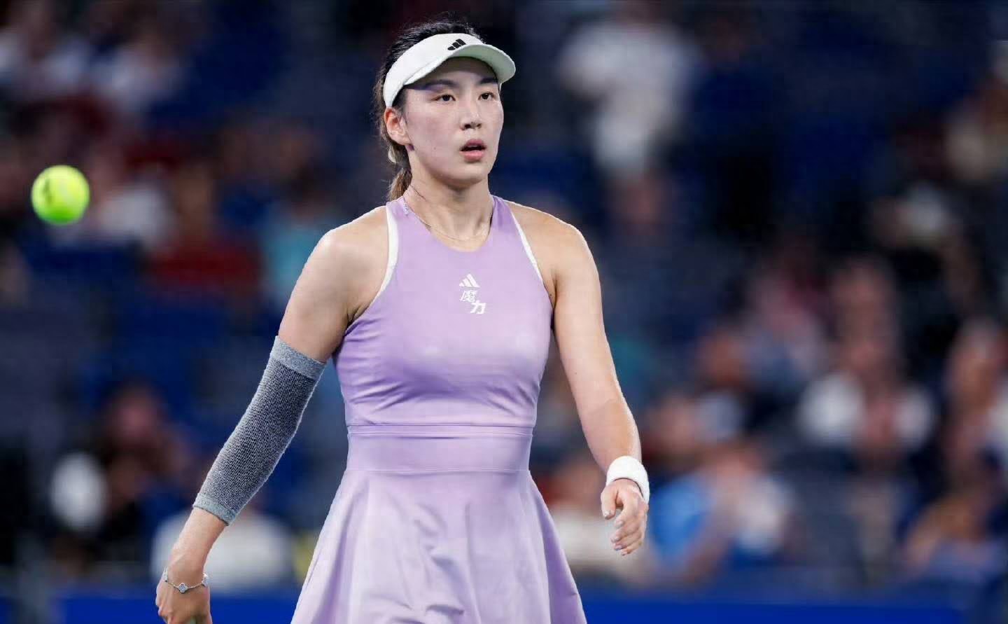 Wang Xinyu shed tears on site and was defeated by the &#34;Golden Flower&#34; killer, moving netizens to tears; Zhu Lin was eliminated while Yuan Yue secured a winning start at the Wuhan Open.