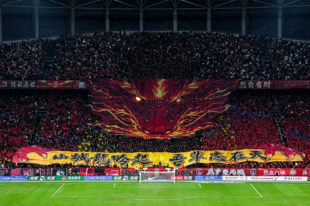 The Sichuan-Tibet Derby ignited the entire stadium! Tongliang Dragons showed resilience by overcoming a 2-goal deficit to secure a 3-2 comeback, with Silva's substitution becoming the turning point.