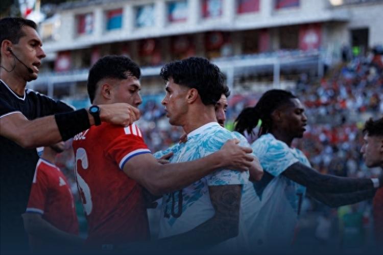 Portugal dropped the act. Starting Ronaldo missed all three shots and earned a very low rating. After the captain left the pitch, they scored two goals in a row to beat Chile.