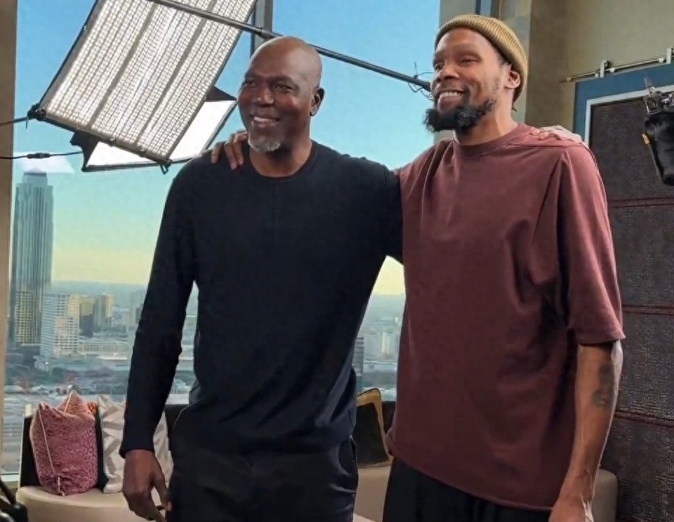 Durant interviews Olajuwon! Learning the Dream Shake from the Dream, hoping to retire with the Rockets' jersey in the future