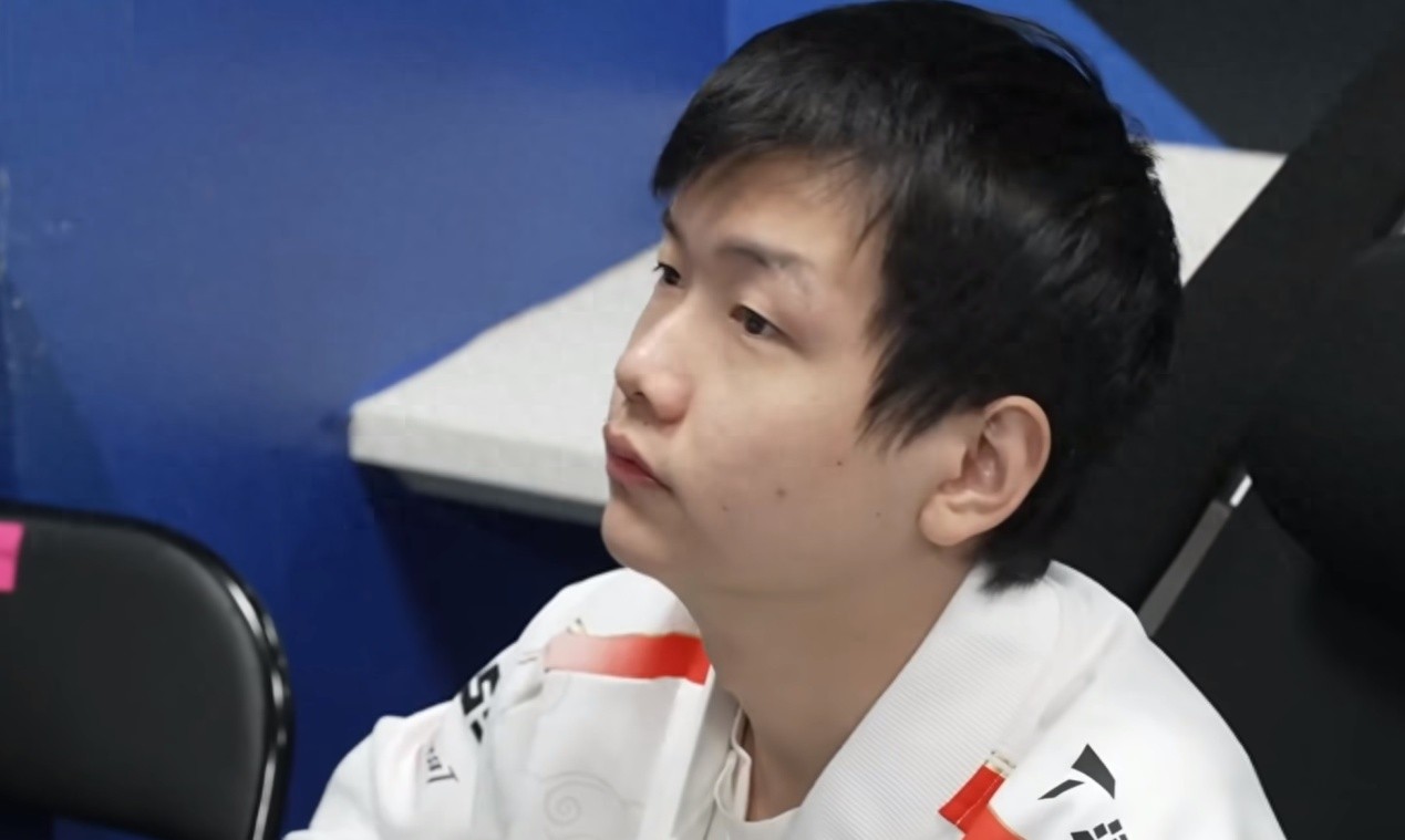 LPL mid-laner giant baby sparked heated discussions, thundered in the international arena, BO5 was killed three times, and he didn't care about his teammates at all