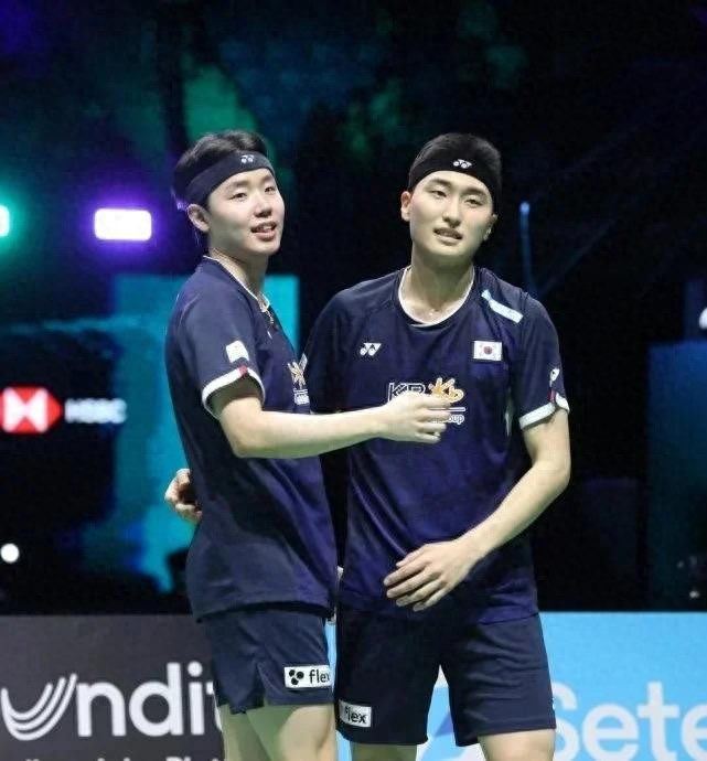 South Korea's "Kim Seo Combination" won 5 men's doubles finals in 7 stops this season, and chased the 4th championship of the year in Singapore