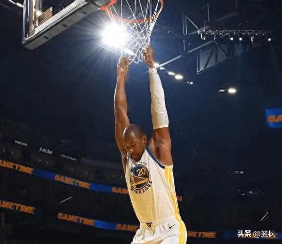 The Warriors&#39; reinforcement announcement is a success, with Kerr admitting the new addition perfectly complements Curry, making their tactics unbeatable for the new season.