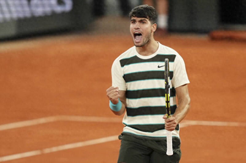 Musetti couldn't survive four sets and retired injured, and Alcaraz took the lead in reaching the men's singles final of the 2025 French Open