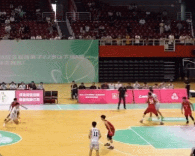 Burst! 23 points and 17 rebounds in his debut! China's No. 1 ball-handling striker in the future