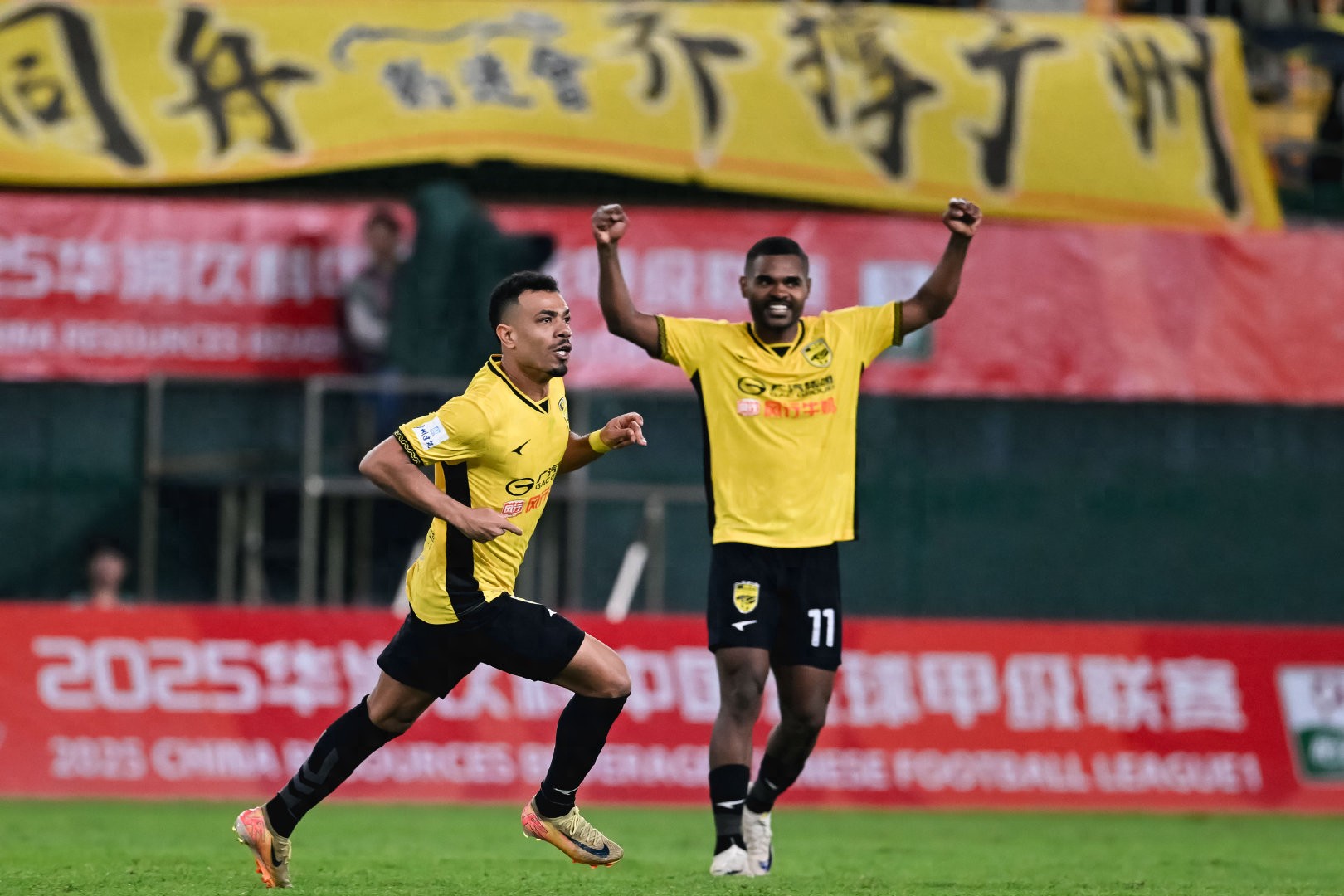 Rosa scored in the dying seconds to equalize, Guangzhou Leopards keep chasing