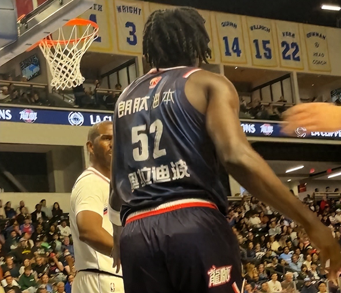 8-42 in a single quarter! Clippers dominate with a 47-point burst against Guangzhou, Chen Guohao scores 13, Liu Yancheng adds 12