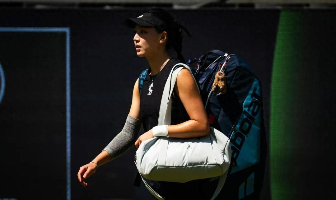 Wang Xinyu&#39;s refusal to shake hands with the referee has sparked heated discussions about the collapse of her &#34;gentle&#34; persona, with netizens speculating that she was pushed to her limits.