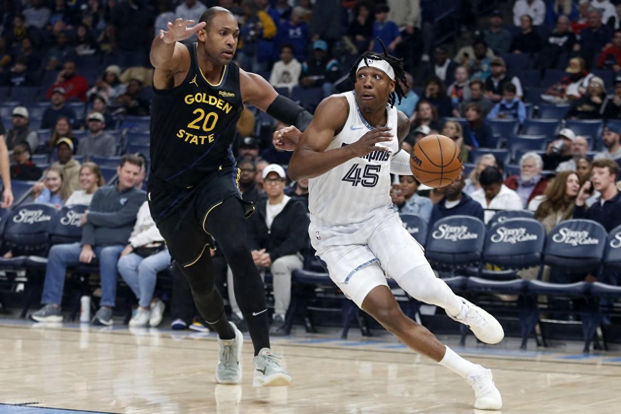 Unfazed by Curry's absence! Eight Warriors score in double digits as the team drains 19 three-pointers to dominate the Grizzlies