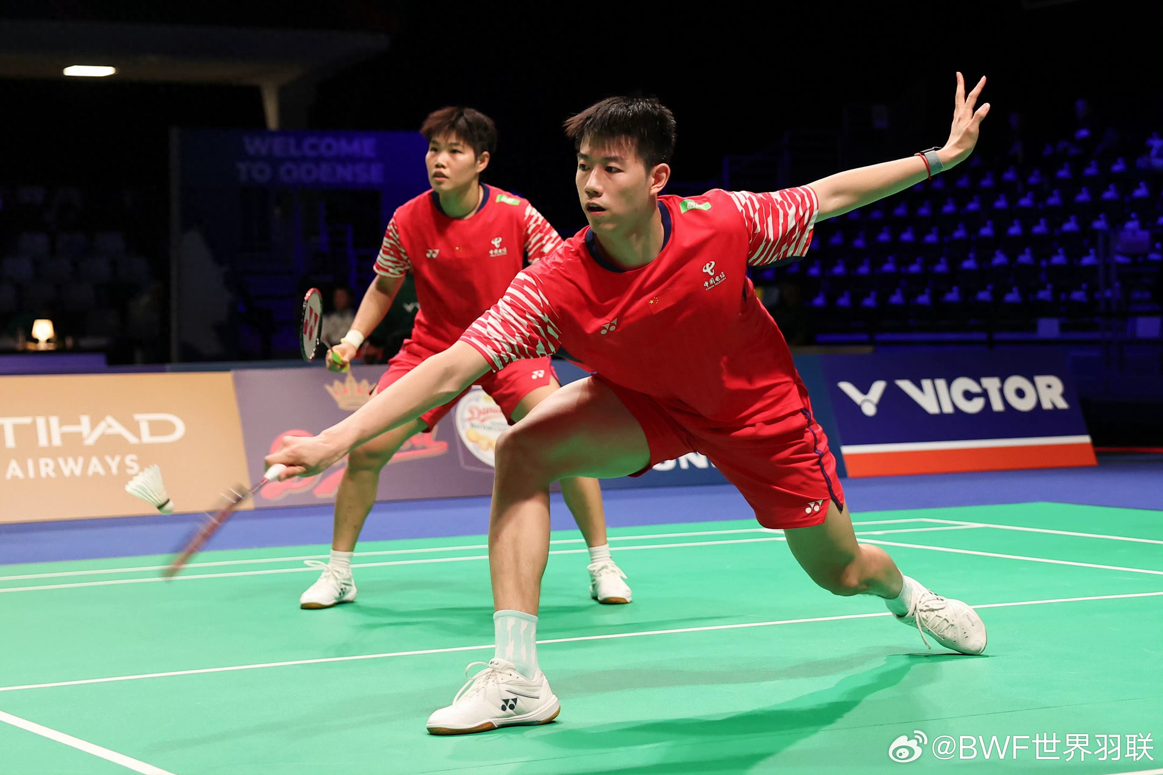 The badminton Super League semifinals are today (1.1), featuring players like Feng Yanzhe and Huang Dongping, live on CCTV+ and Youku.