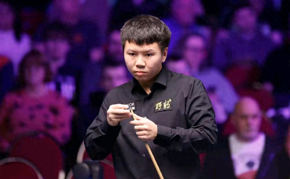 The World Open Snooker quarter-finals are live now: Zhou Yuelong vs. Mark Allen.